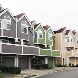 Navigating Move-Up Home Buying in Downriver: Successfully Selling and Upgrading Your Home